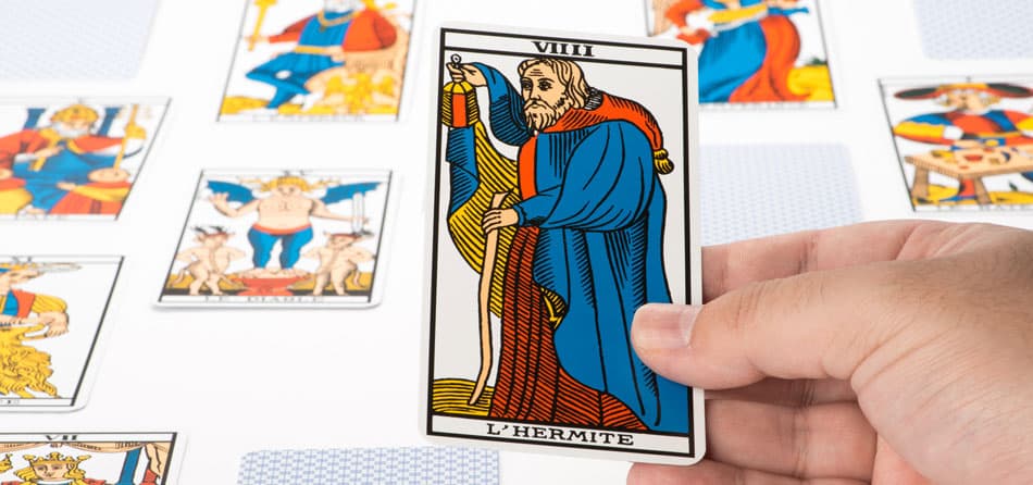 SIGNIFICADO DE LA CARTA DEL TAROT EL ERMITAñO